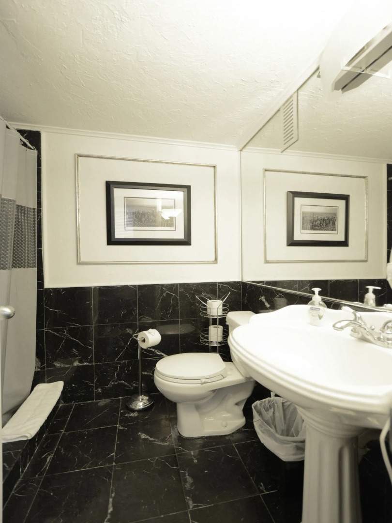 Art Deco Ocean Walk Apartments