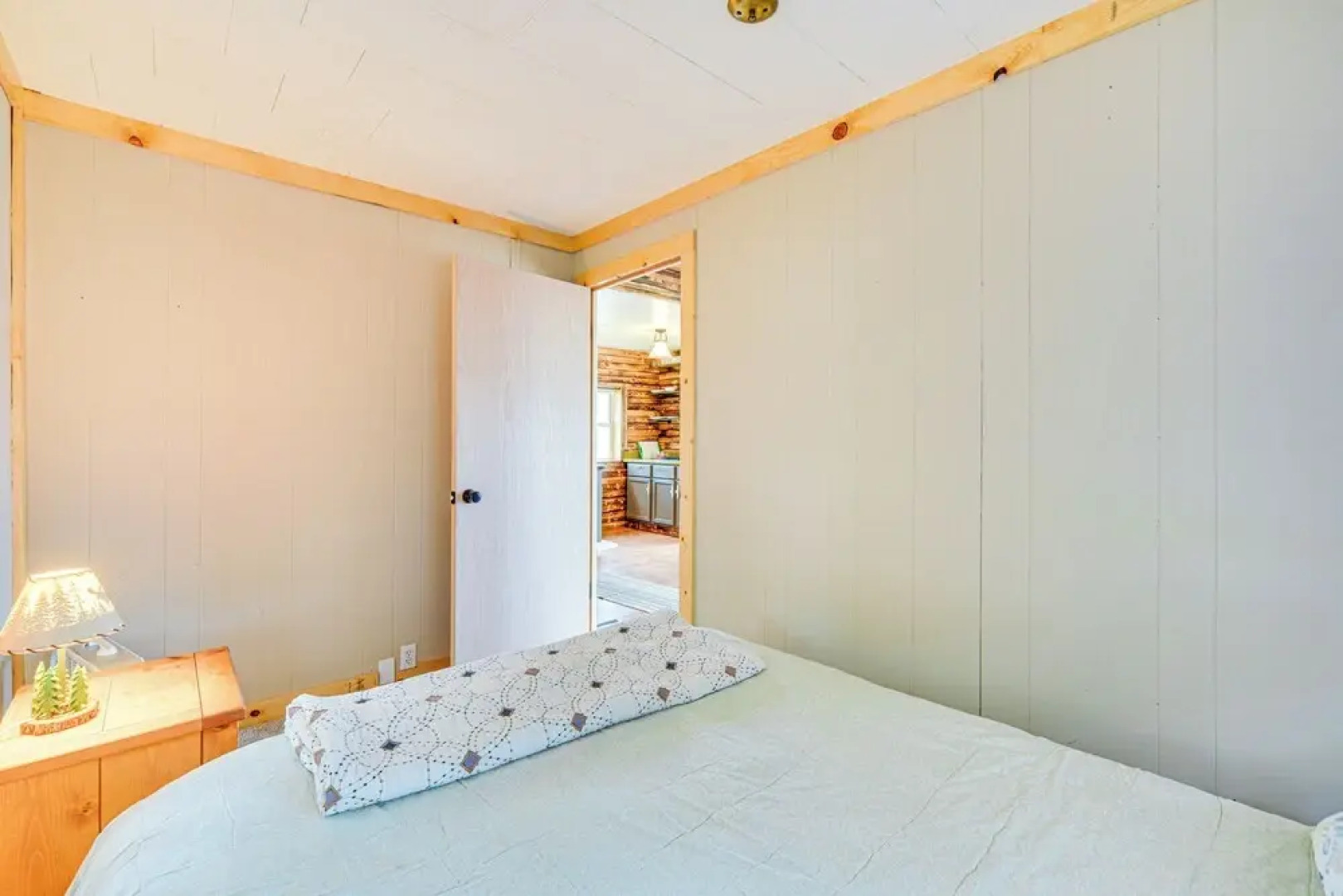 Wisconsin Lakeside Cottage w/ Deck, Views