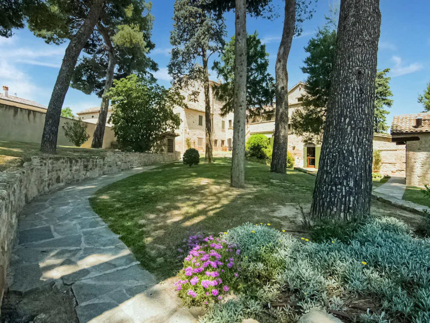 Apartment in Noble Villa Near Ecological Park