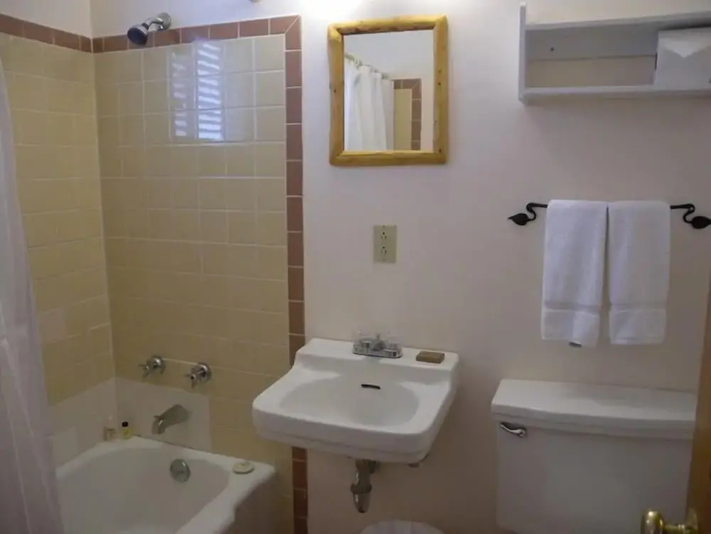 Redstone Cliffs Lodge