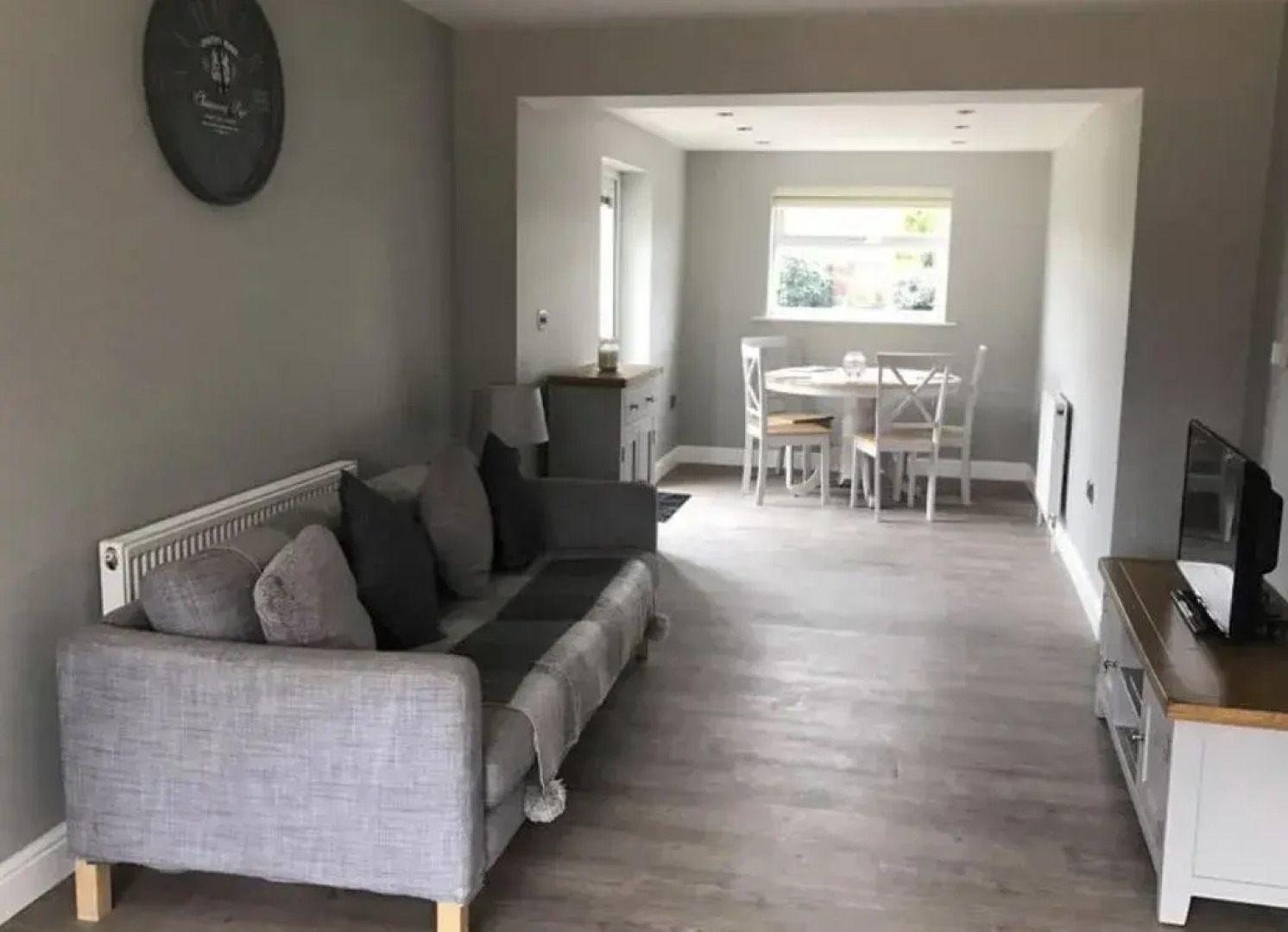 Pet-friendly - 2 Bedrooms Bungalow hot tub Parking