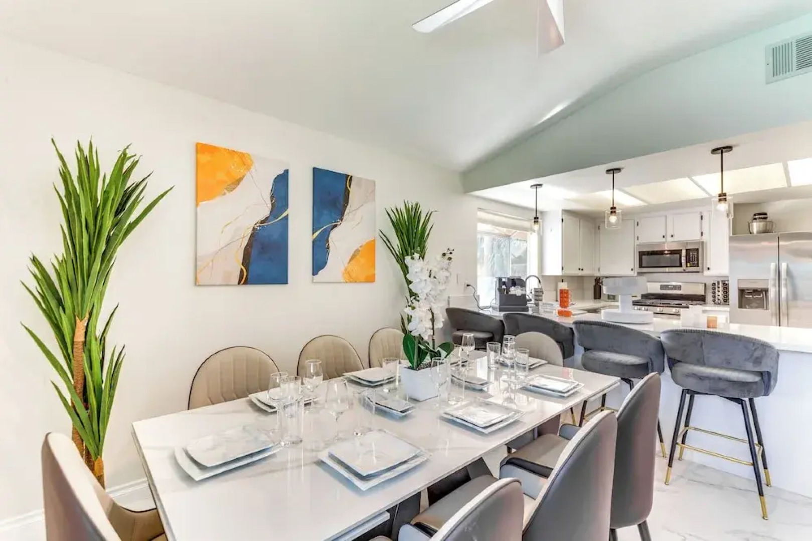 Game Room, Hot Tub & Mtn Views: Palm Springs Gem