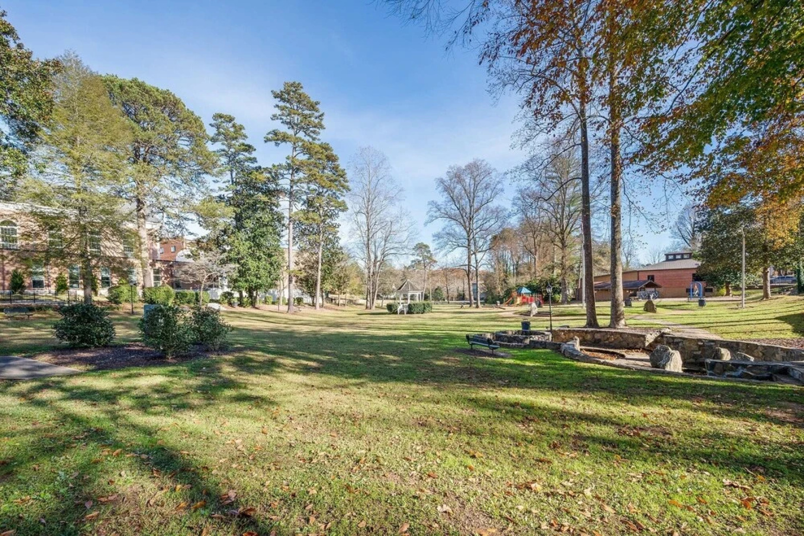 The Holly House In Downtown Demorest 2 Bedroom Home by Redawning