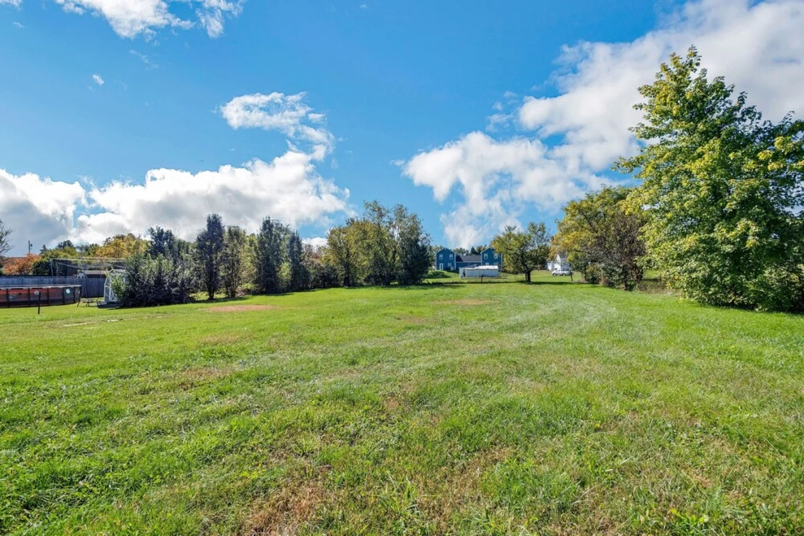 Have The Best Stay At Our Modern Art Gallery Home 3 Bedroom Home by Redawning