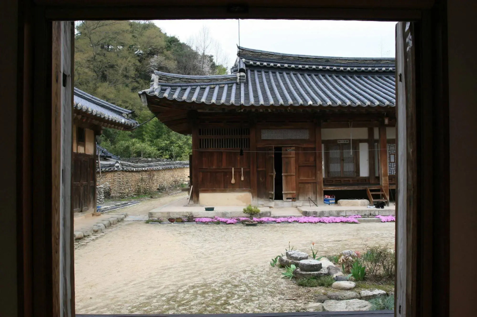 Geochang Choongsindang Donggae Jeongon Gotek