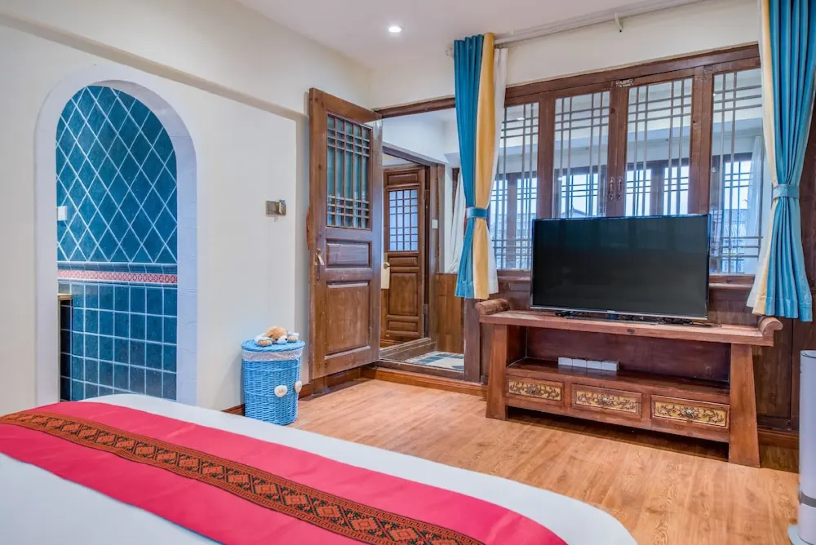 Hua Linglong Courtyard Inn