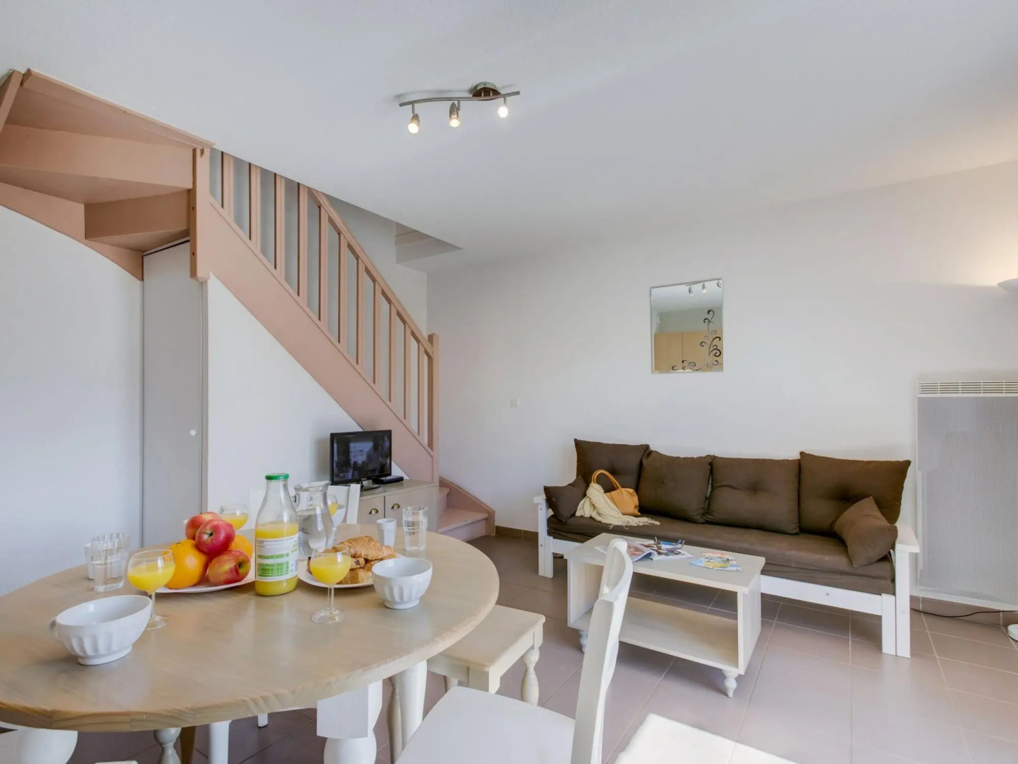 Semi-detached home 500 m. from the center of Colombiers