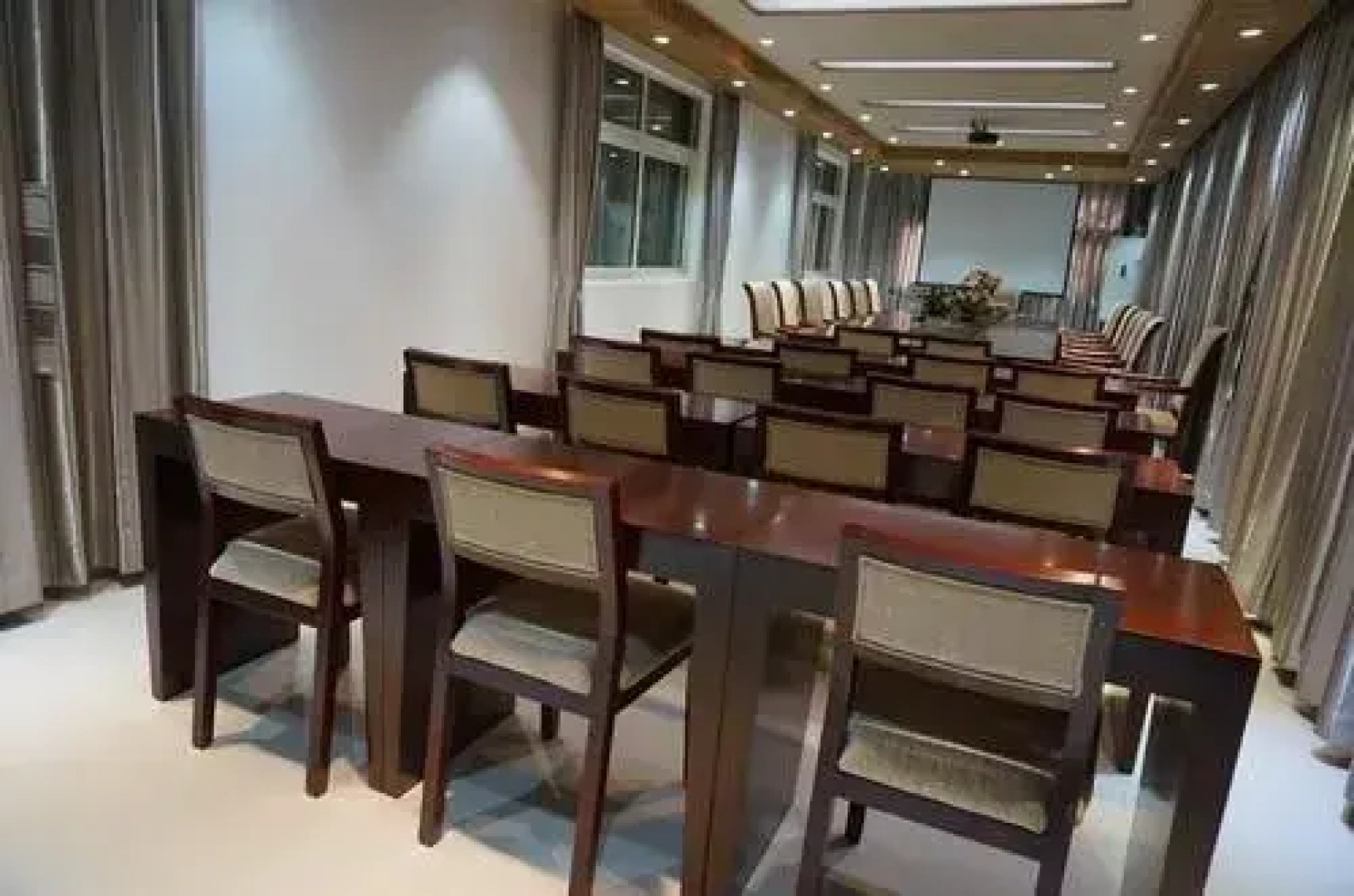 Sunshine Holiday Hotel