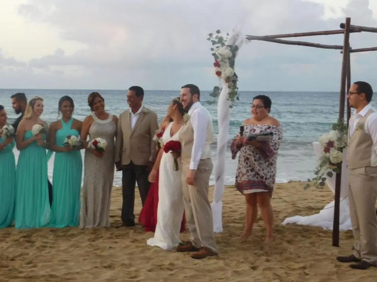 Isabela Villa Bonita - Vacation & Event Venue Sleeps 50!