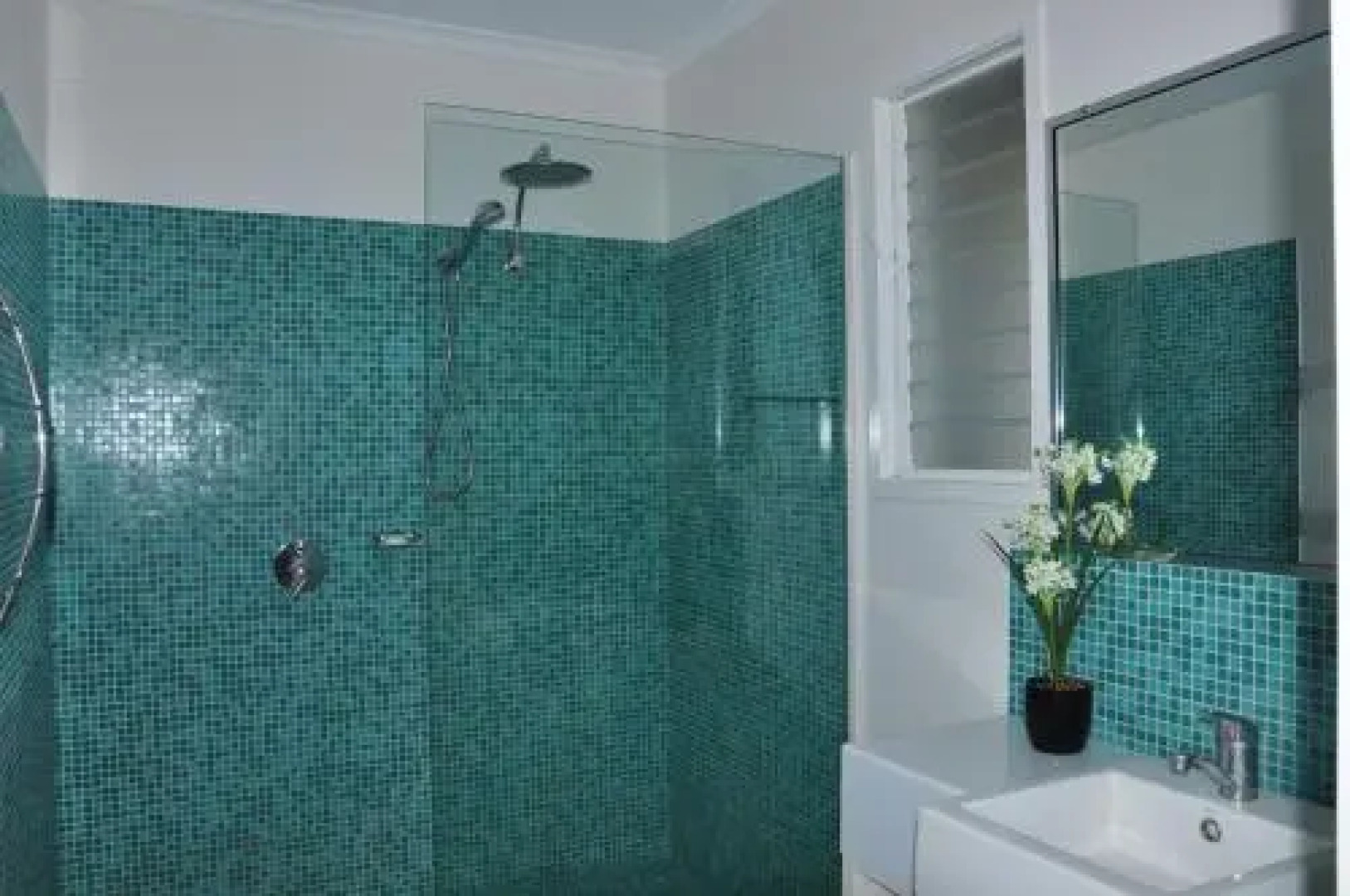 10 Double Island Drive Modern Family Home Centrally Located Swimming Pool & Outdoor Area