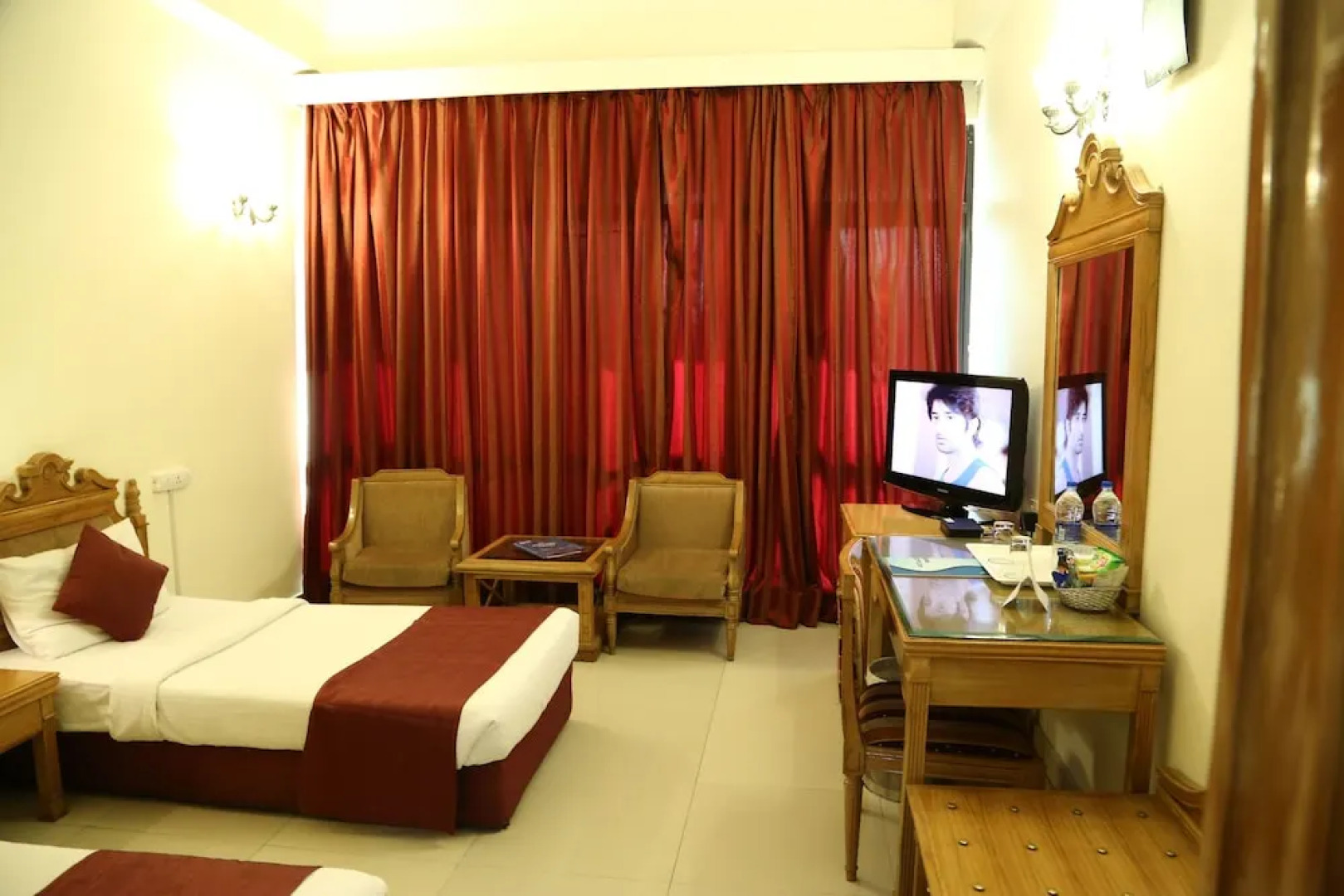 OYO 657 Hotel K C Cross Road