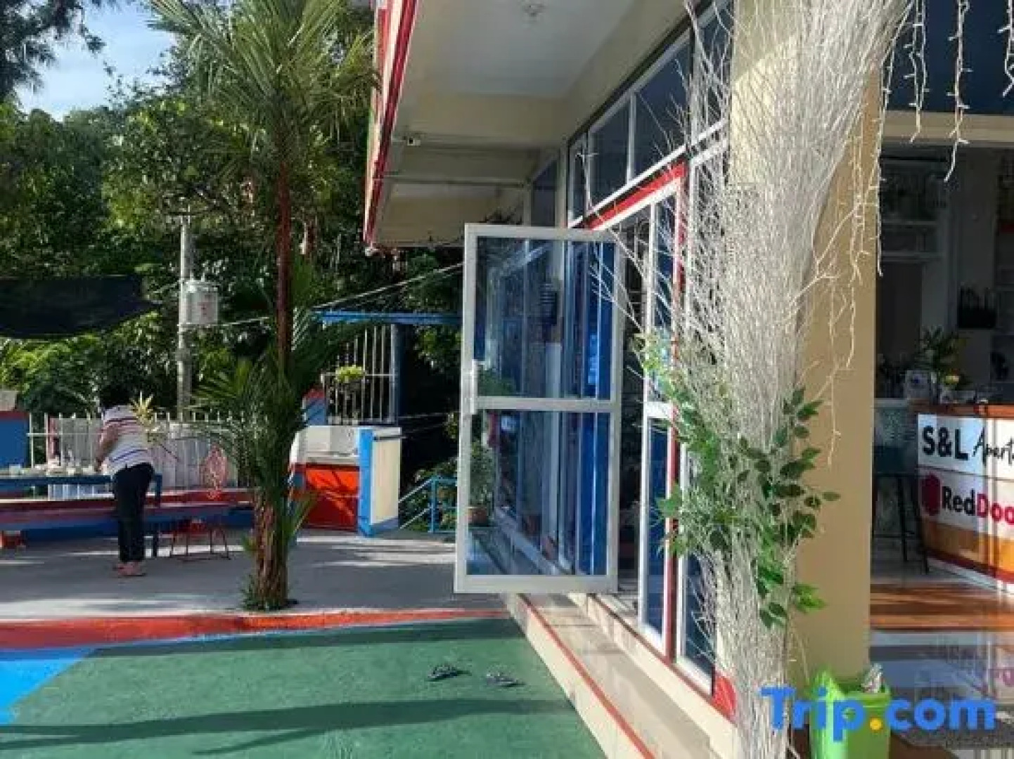 RedDoorz @ S & L Apartelle Daraga Albay