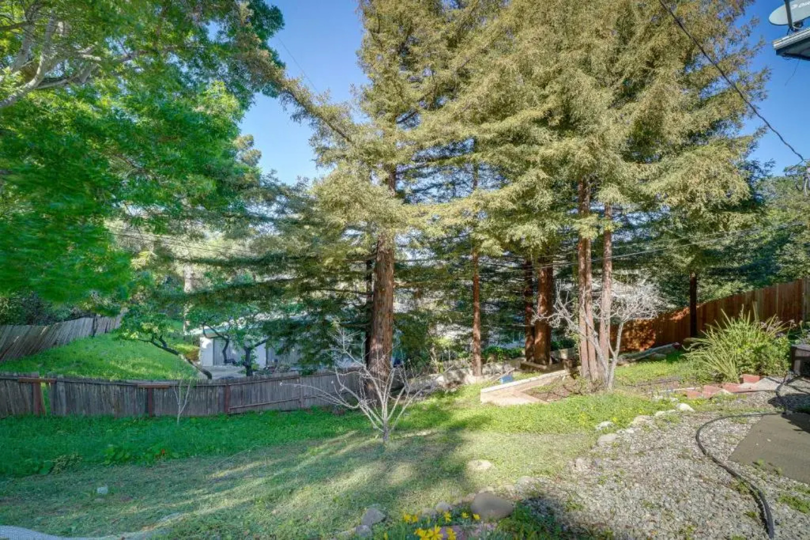 Santa Barbara Cozy Studio with Private Patio