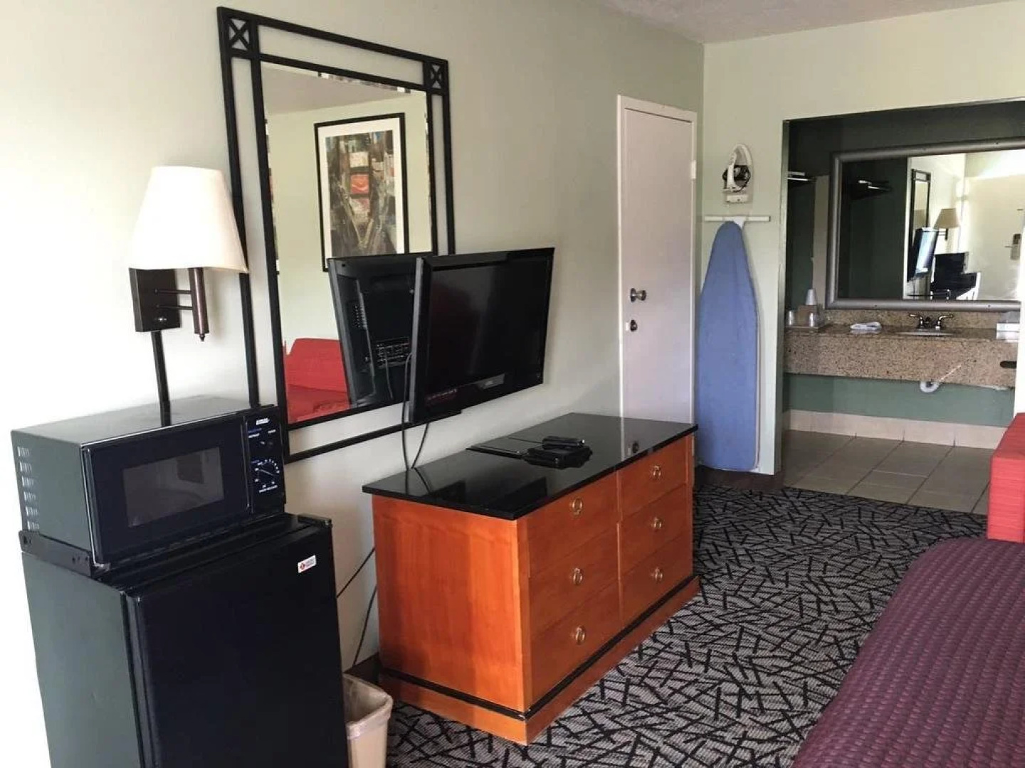 Excellent Inn & Suites