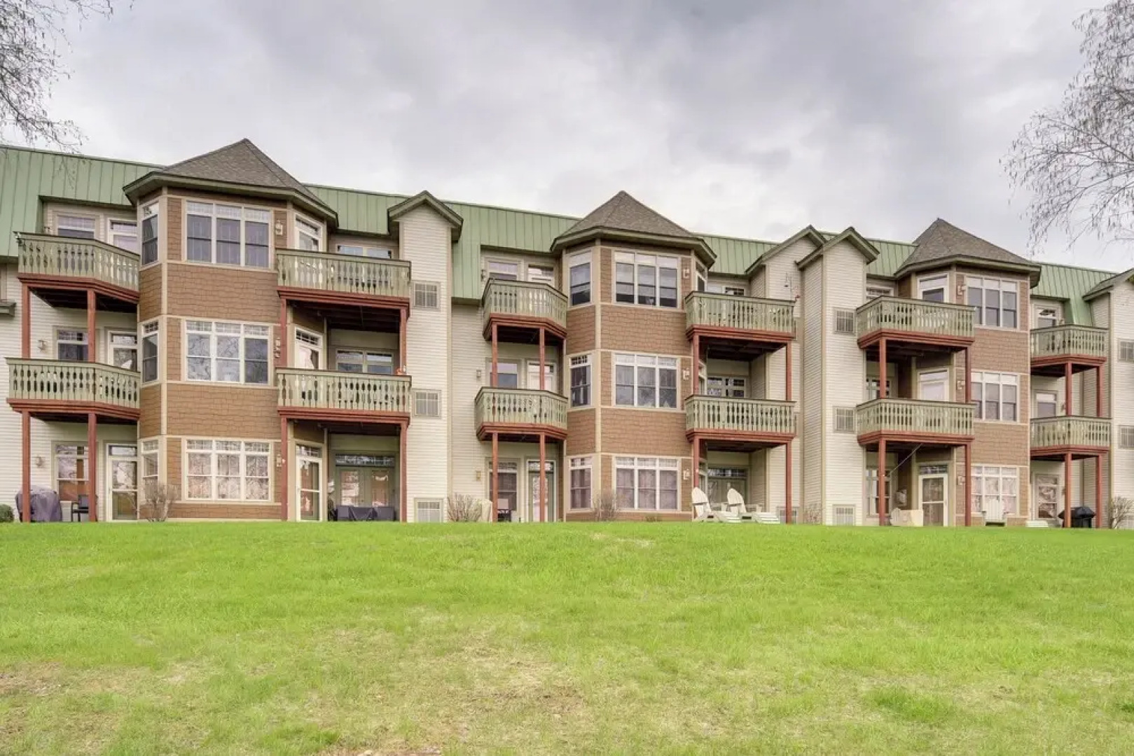 Cozy Birchwood Condo on Tagalong Golf Course!