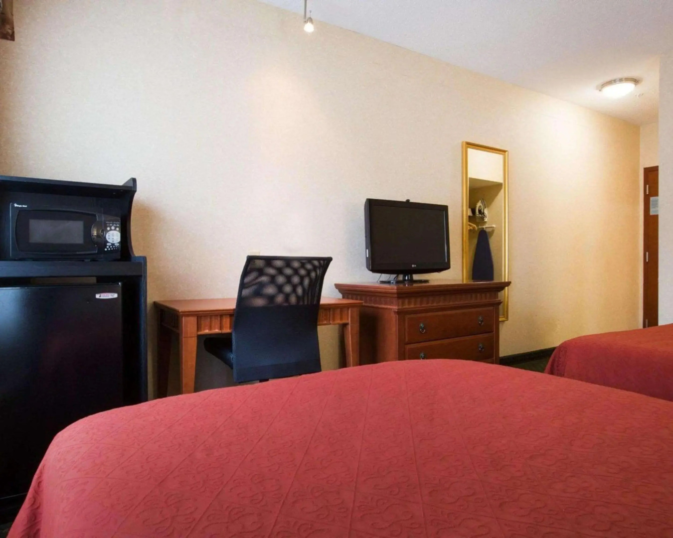 Econo Lodge Glens Falls / Lake George