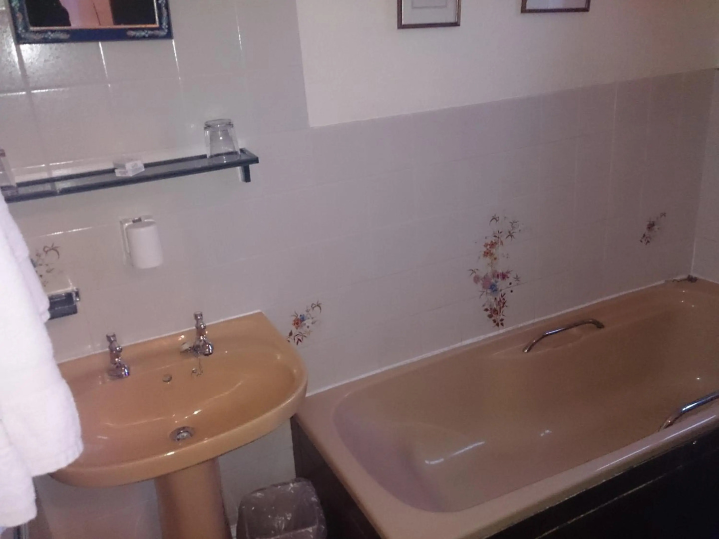 OYO Rose & Crown Hotel