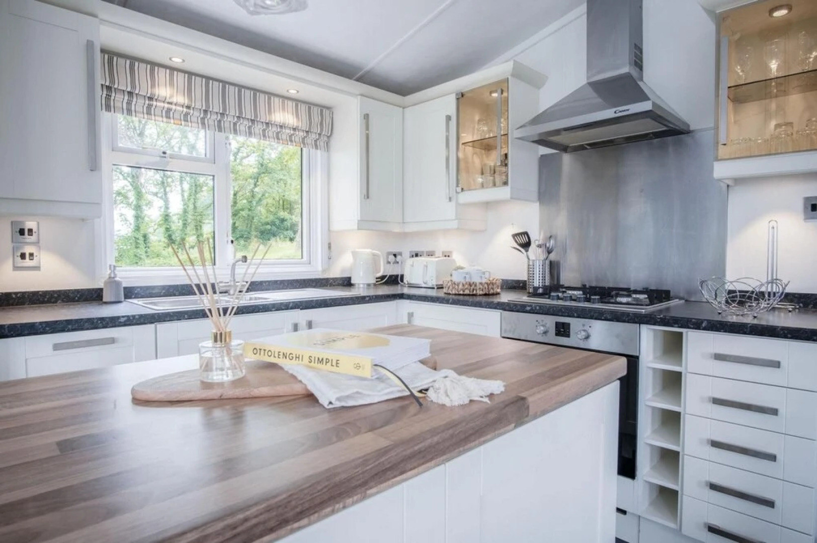 1 Manor Lodge - 3 Bedroom Lodge - Pendine