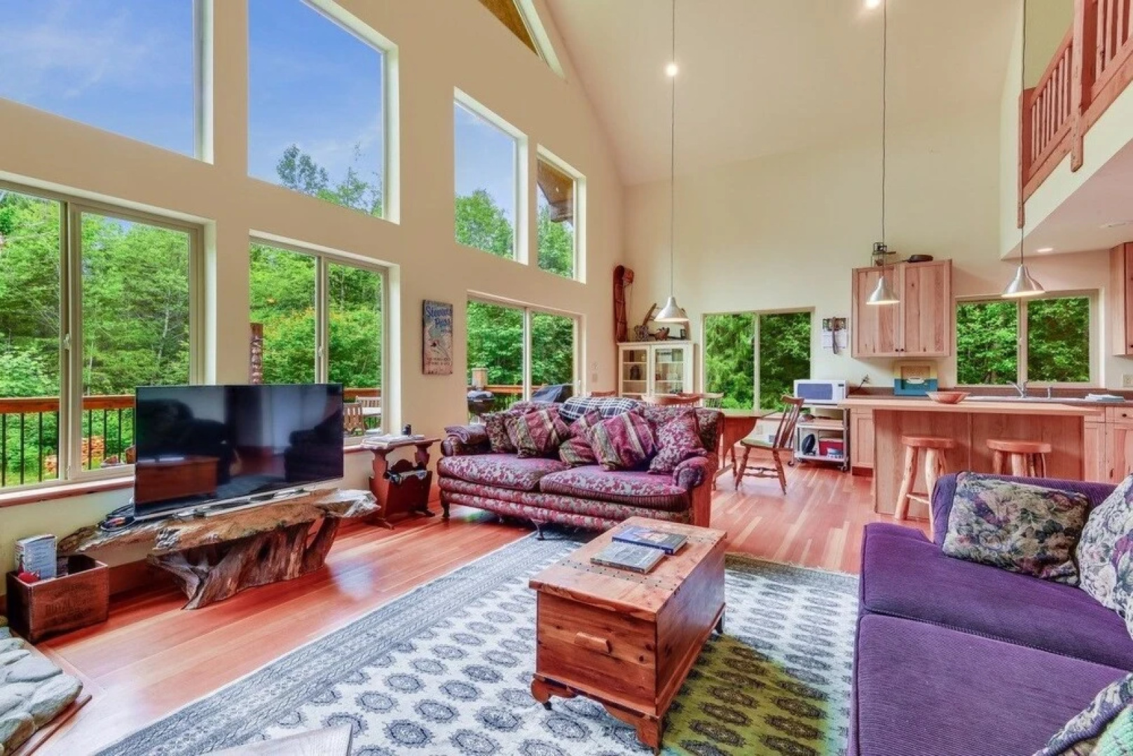 Little Bear Lodge - Three Bedroom Home with Mountain View