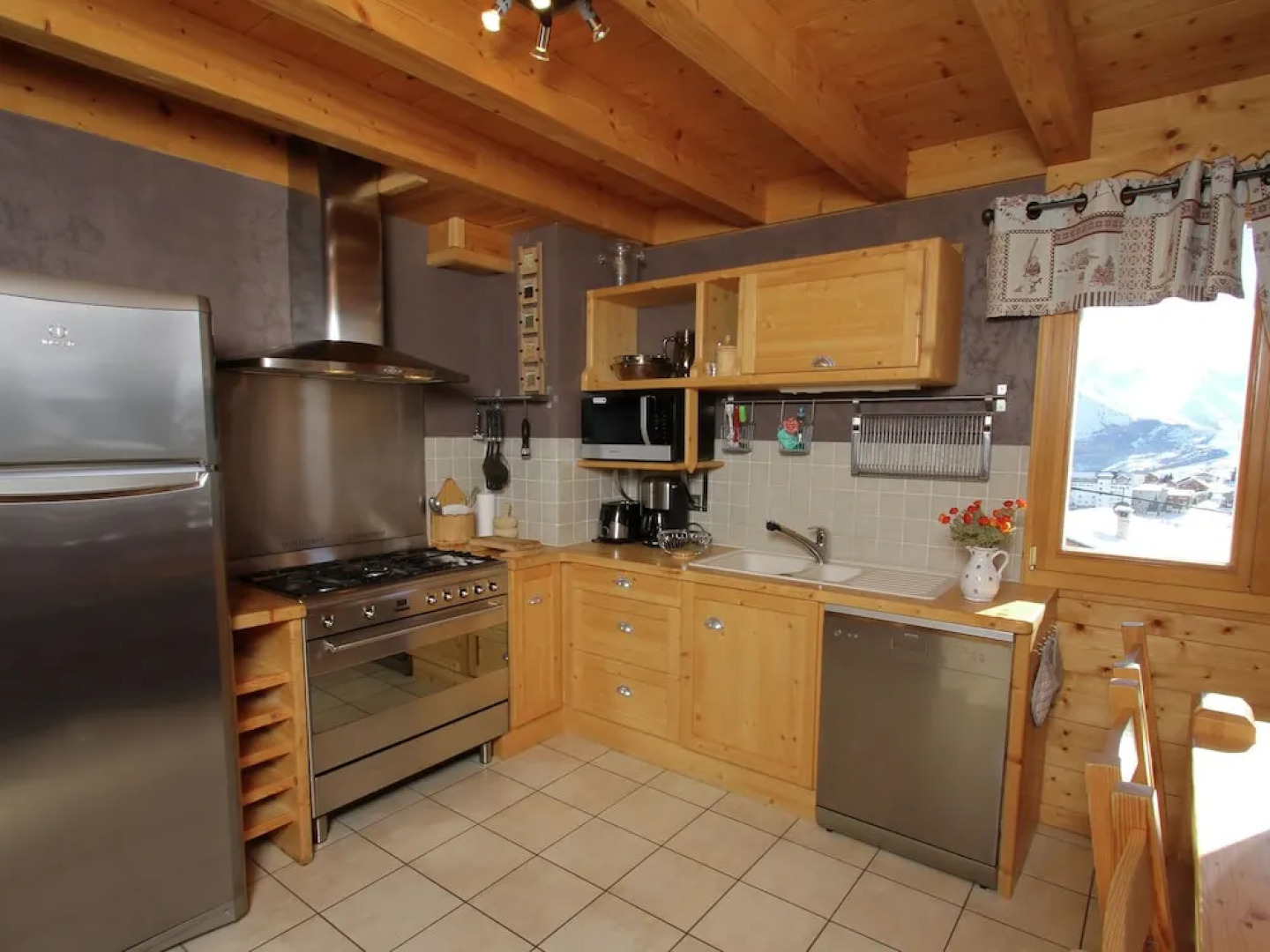 Comfortably Furnished Chalet Just 80 m. From the Slopes