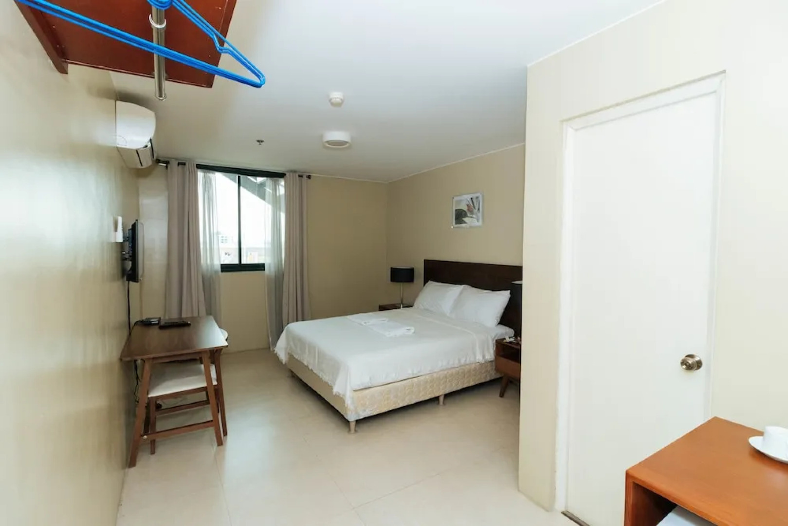 RedDoorz near Osmena Highway