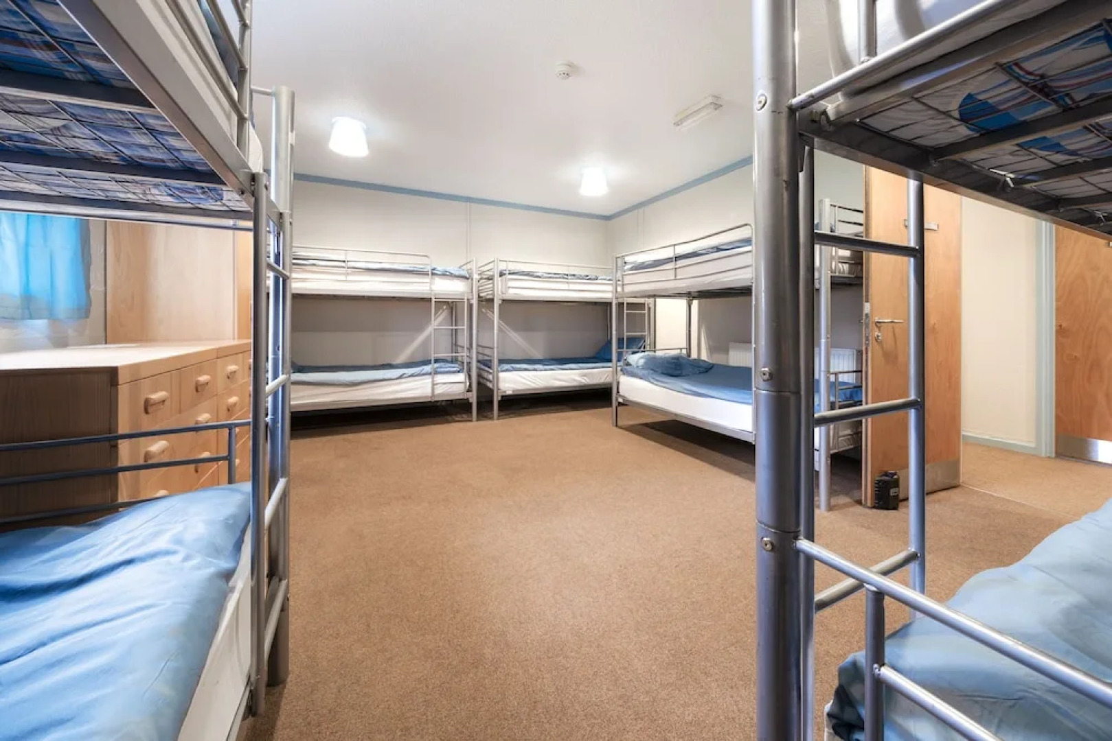 Bunkhouse/20bedroom/sleeps85/4acre/gamesroom/wifi