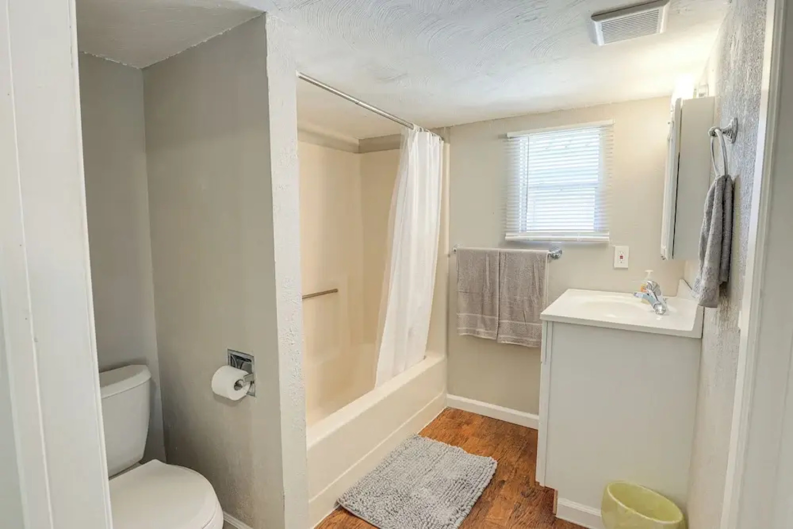 Sun-soaked Okeechobee Retreat w/ Canal Views!