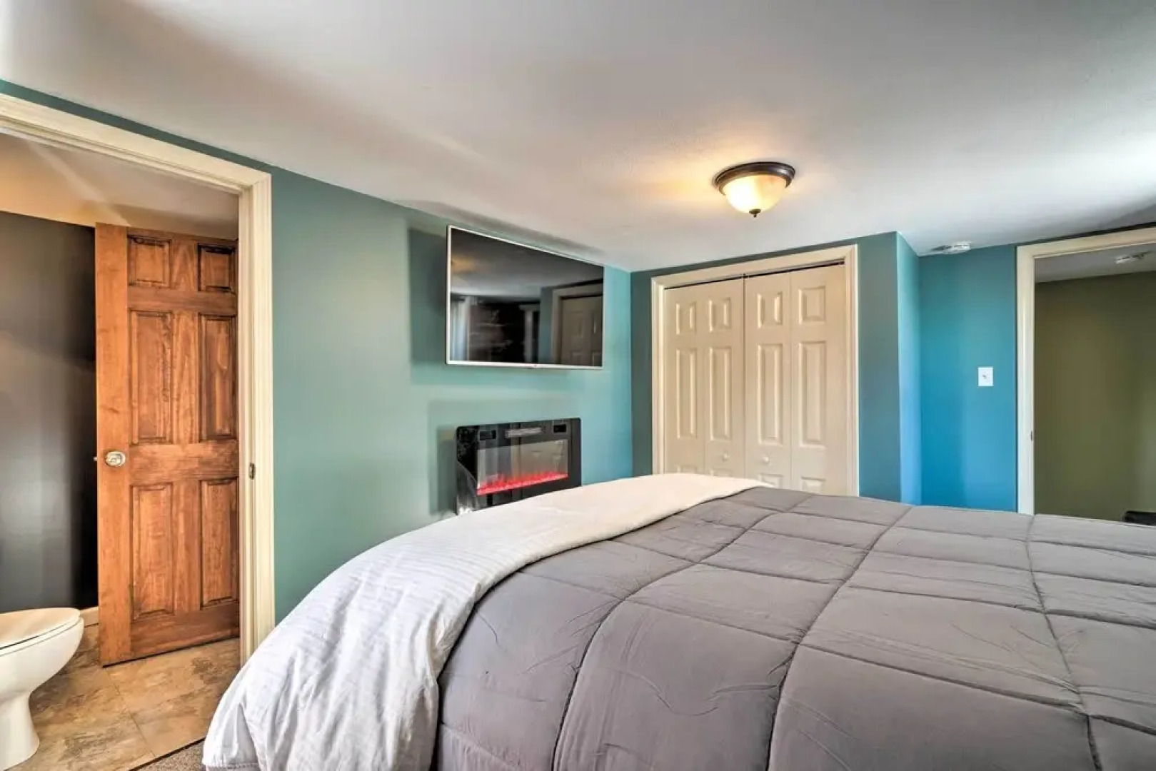 Lake Chautauqua Home < 1/2 Mile to Town & Water