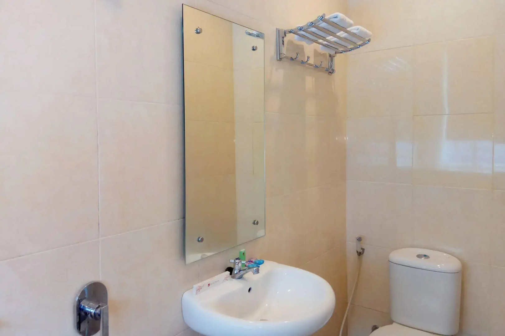 RedDoorz Plus @ Grand Pacifik Hotel Makassar