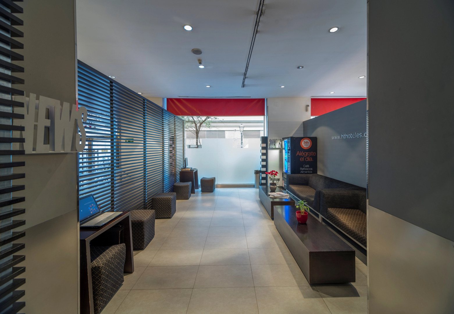 Отель Petit Palace Triball