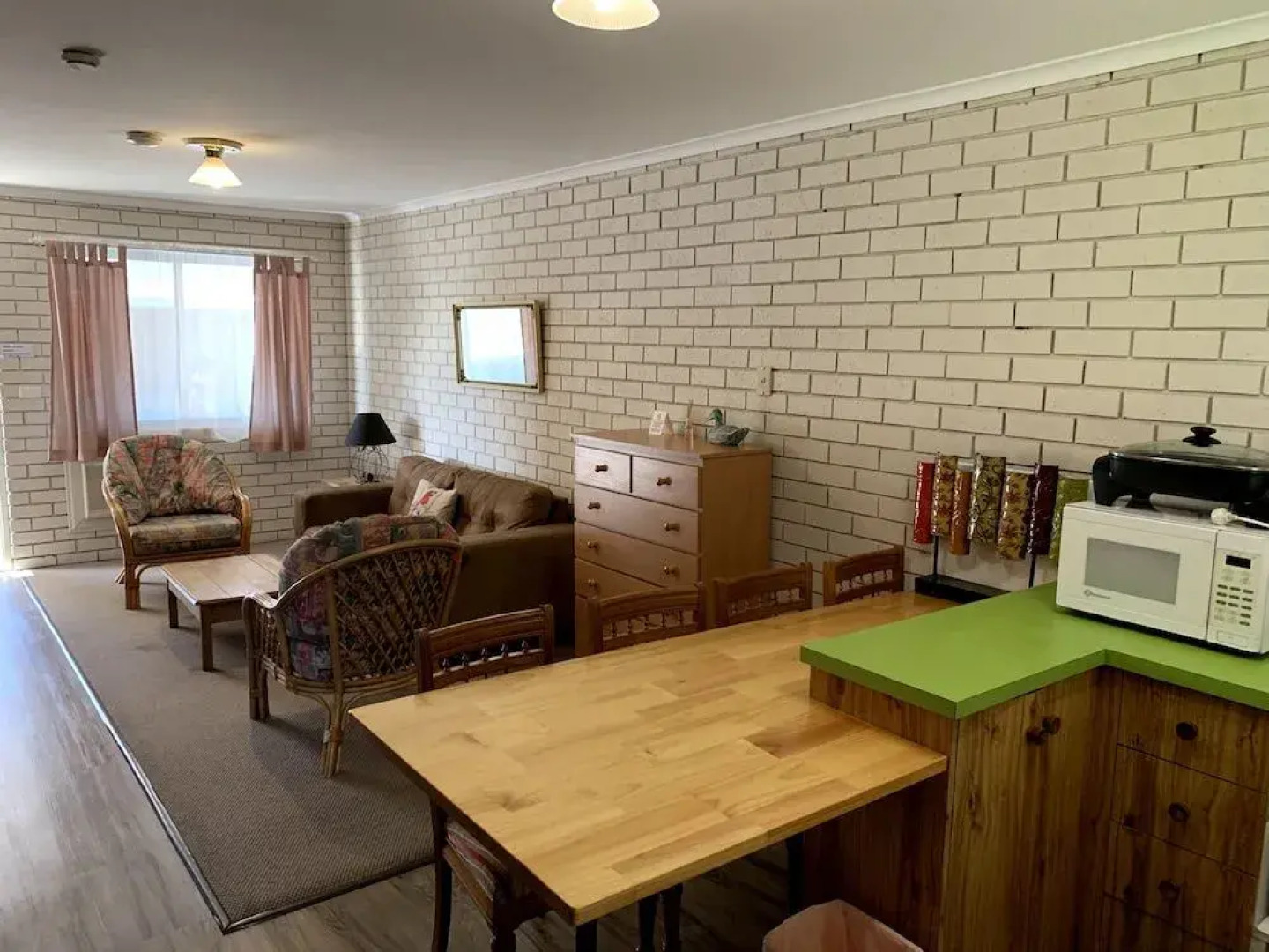 Kingswood Motel & Apartments