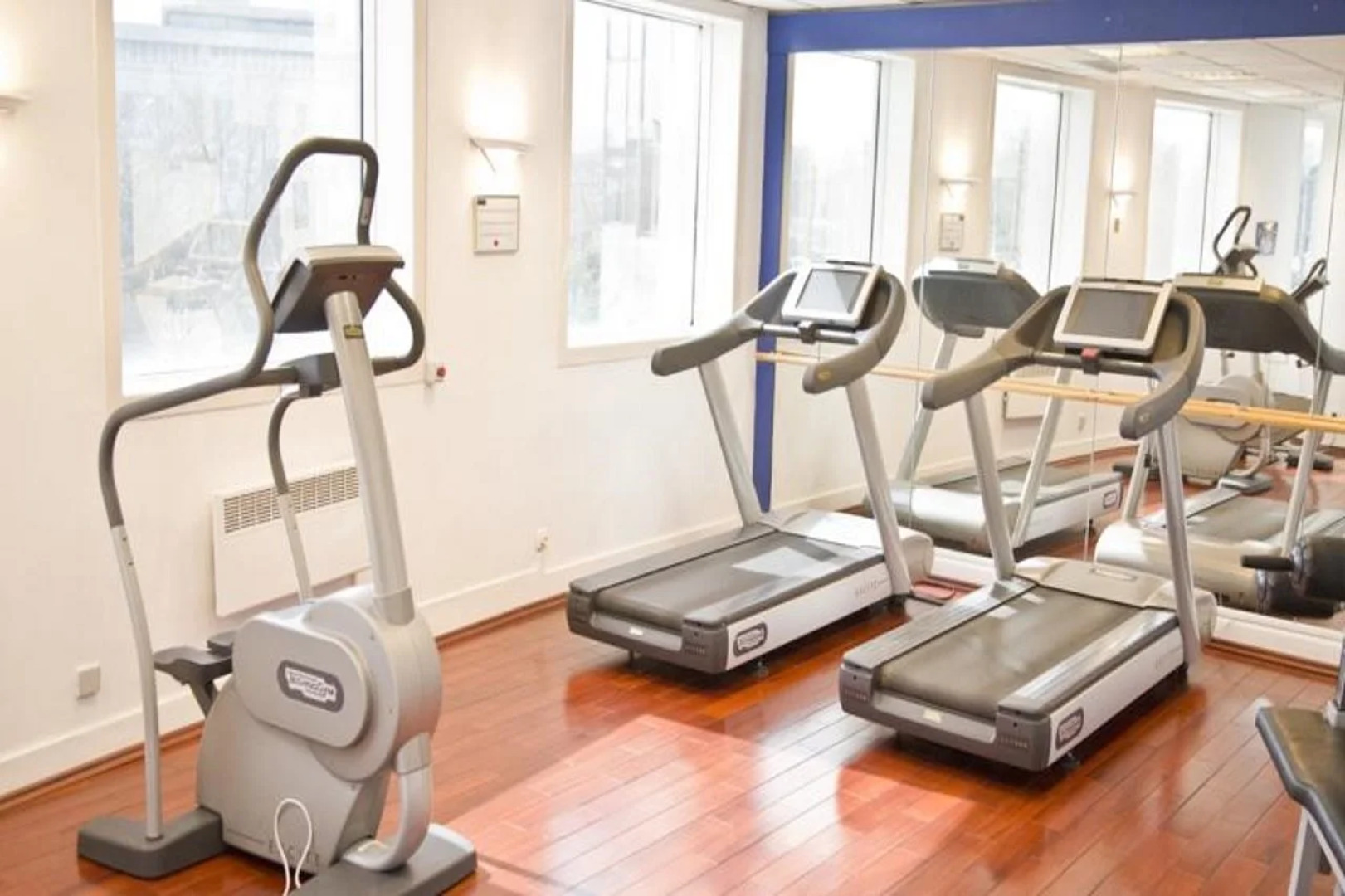 Отель Pullman Bucharest World Trade Center