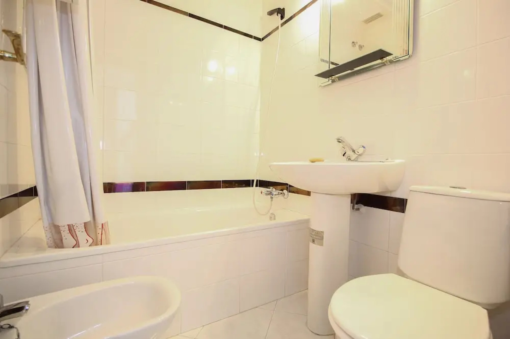 Beautiful 3 Bedroom Apt Alfalfa