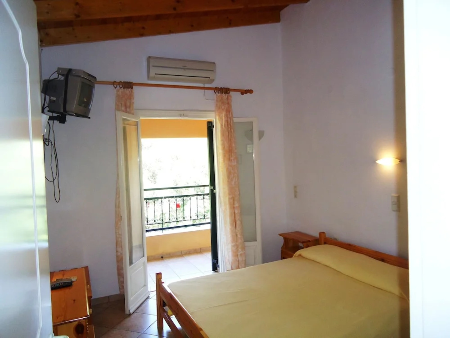 Almyra Apartments & Studios