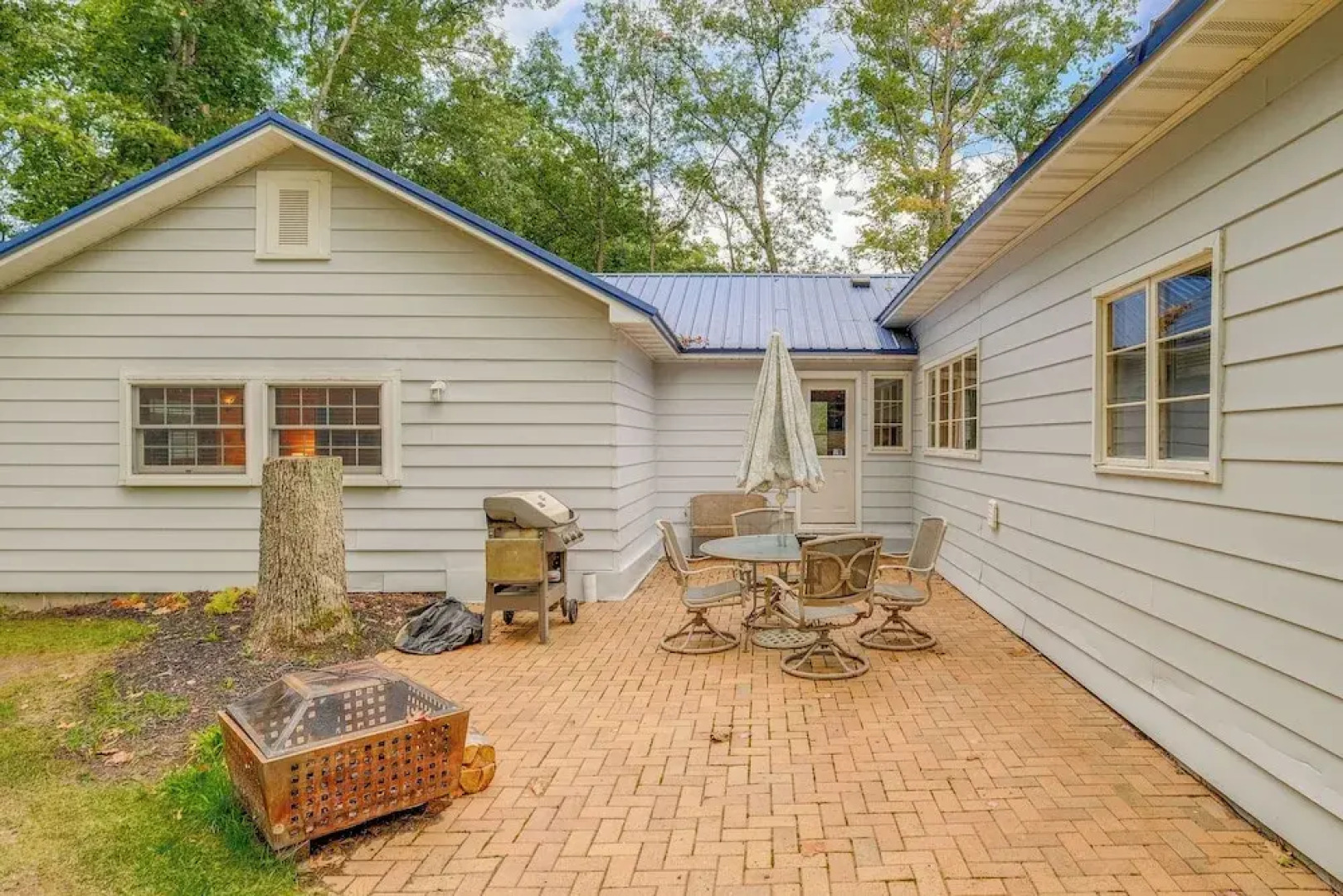 Rapid City Cottage w/ Patio Near Beach Access!