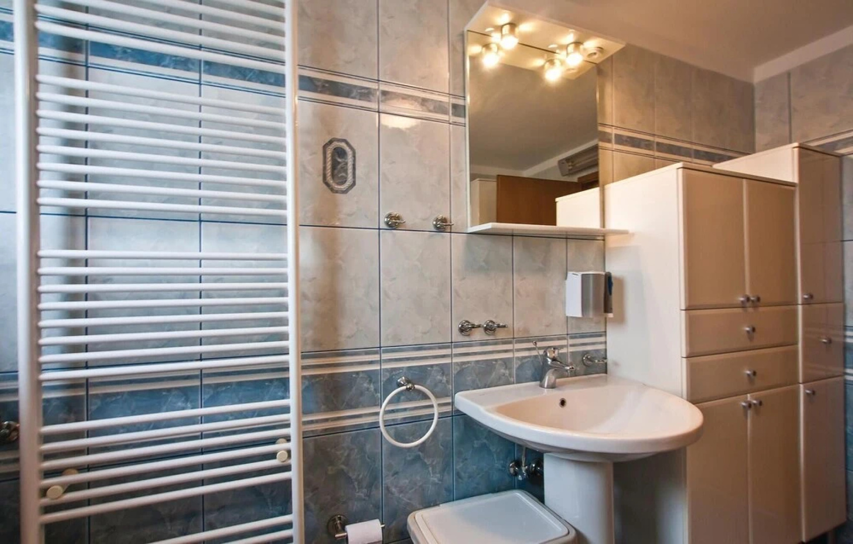 Awesome Home in Visnjan with Hot Tub, Sauna & WiFi