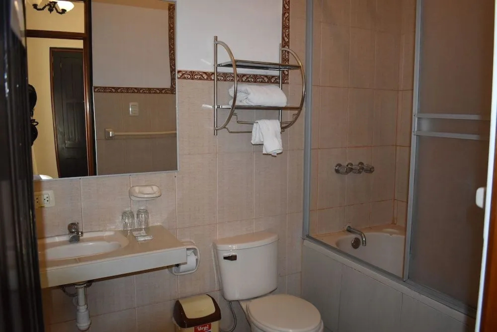 Colonial Plaza Hotel