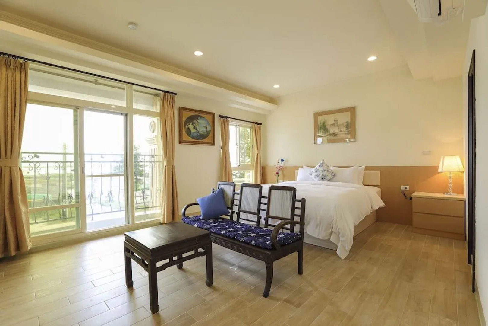 Tianyi Xuanyuan station homestay