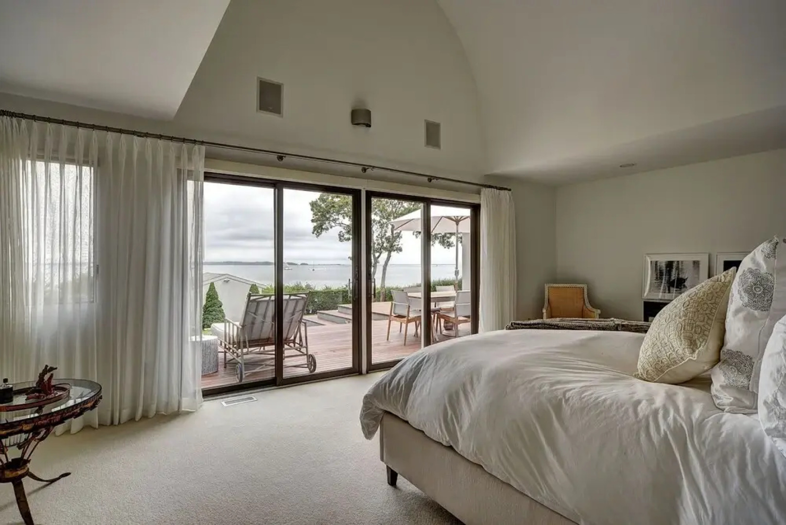 Sunset Villa by Rove Beachfront w Deck Pool