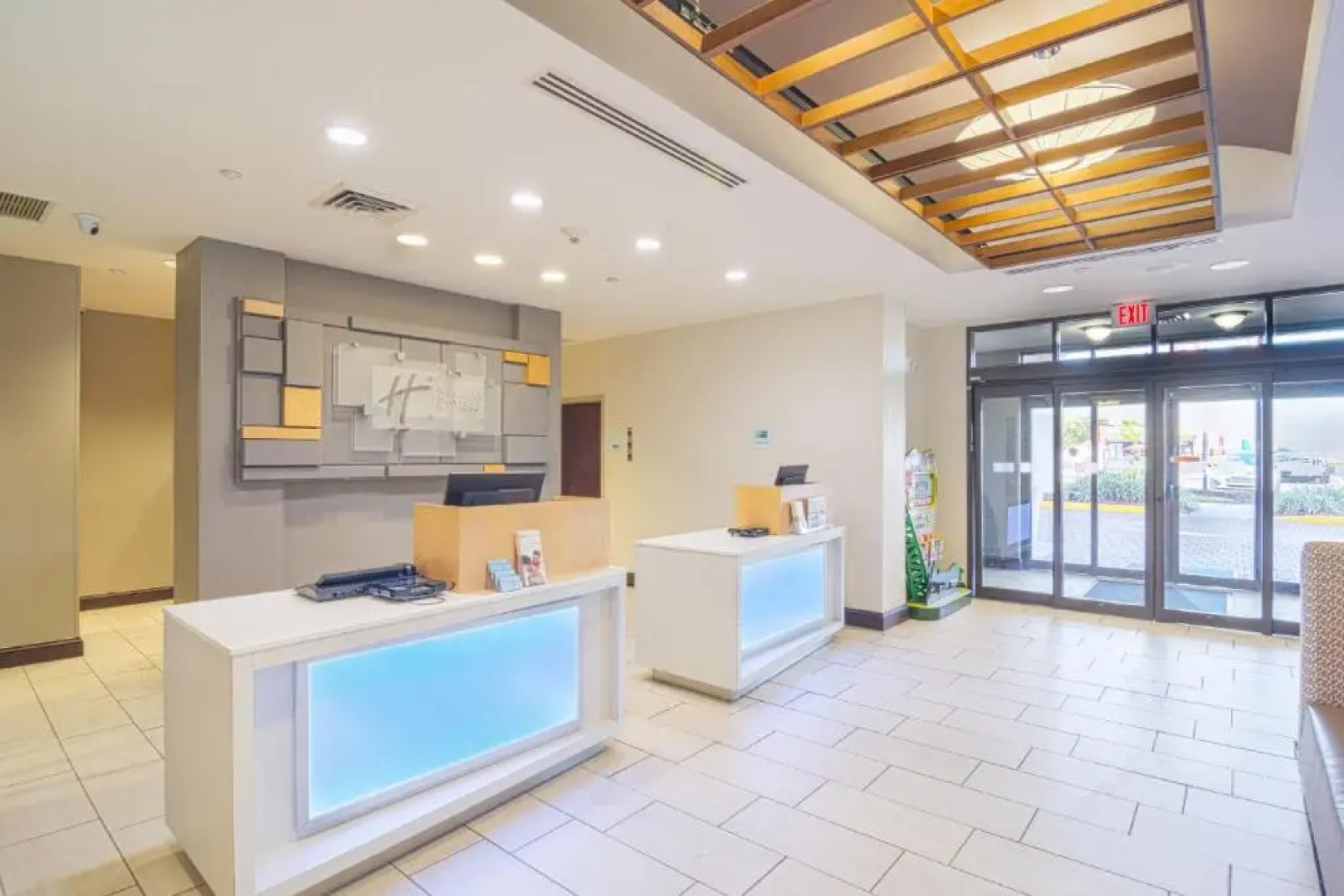 Holiday Inn Express & Suites Tampa USF Busch Gardens by IHG