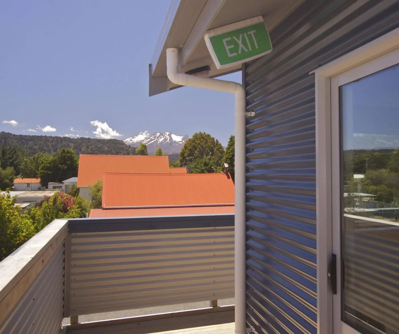 LKNZ Lodge & Cafe