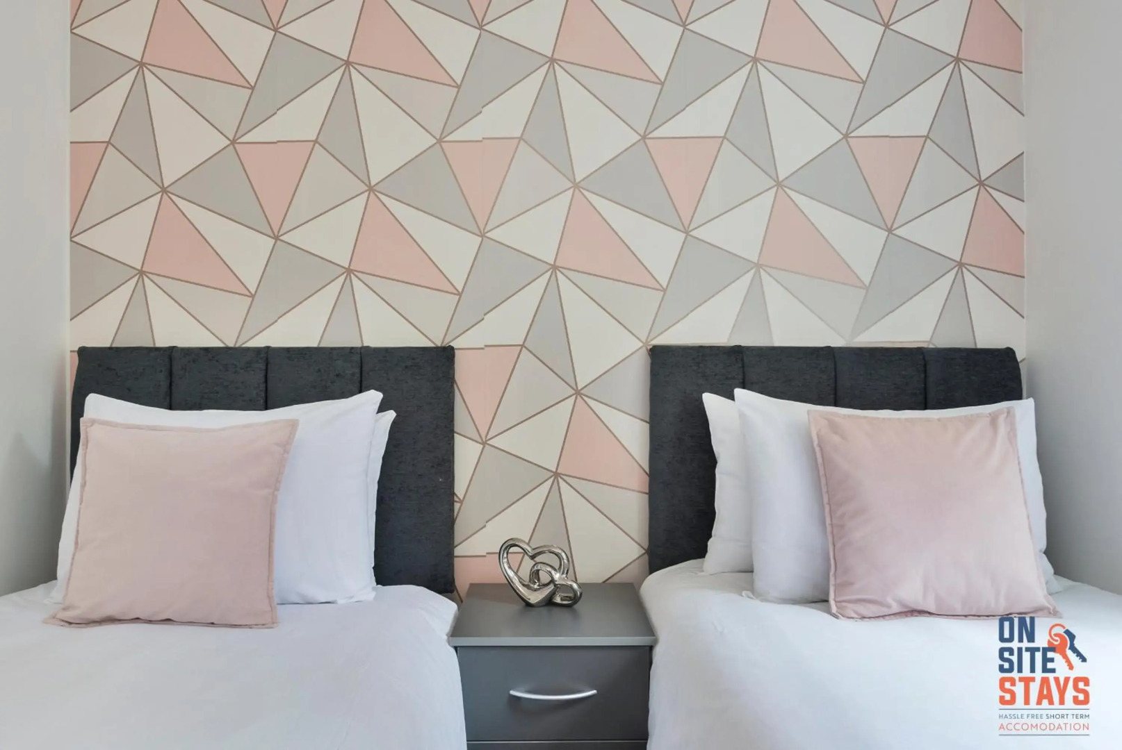 2 bed apt, en suite, Balcony, Wifi, 2 x parking