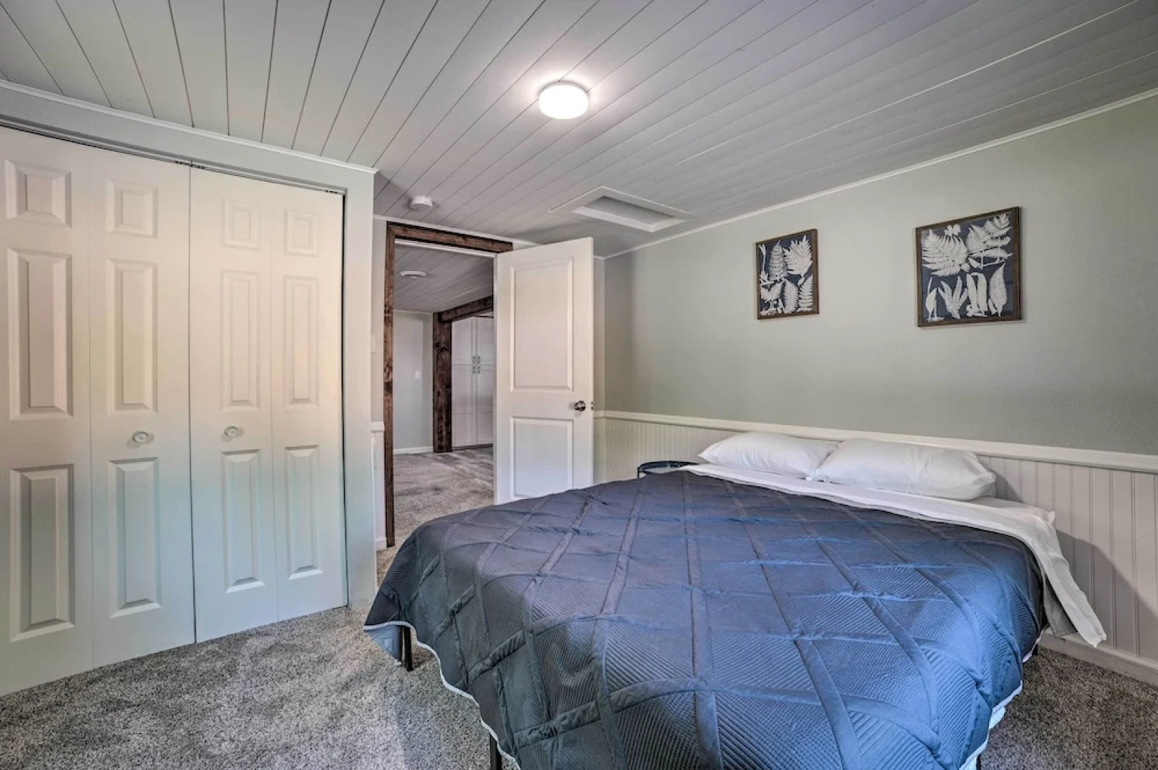 Prudenville Retreat w/ Yard ~ 1 Mi to Lake!