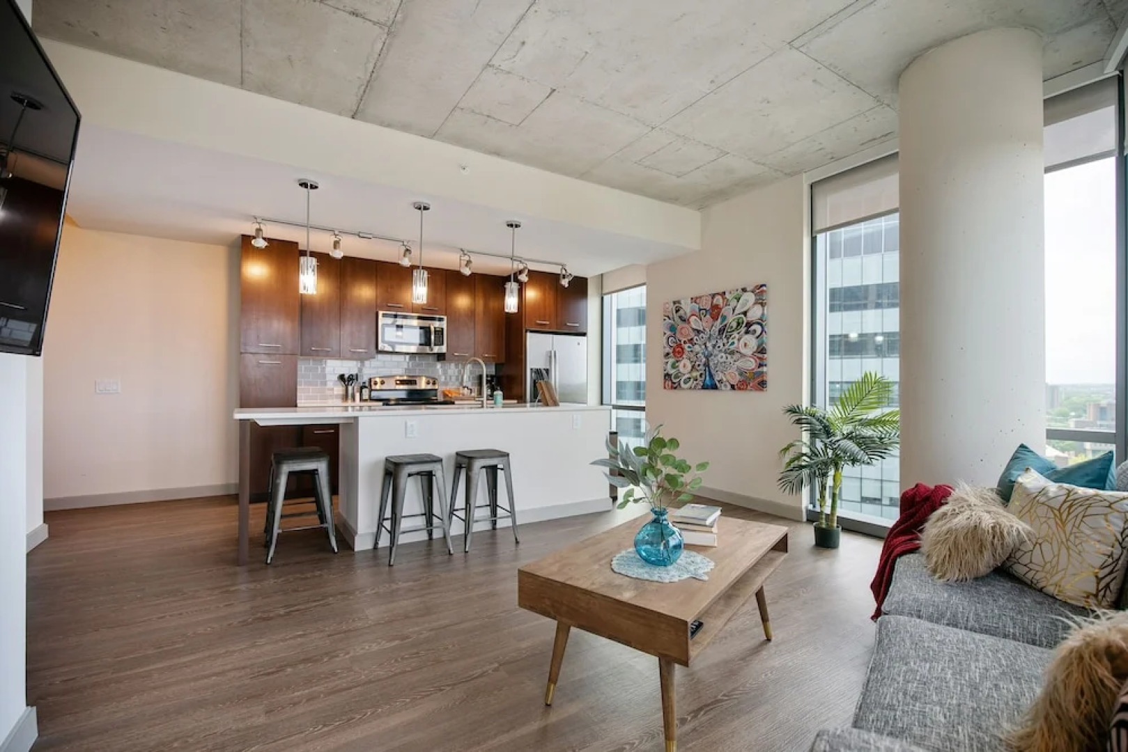 The Luxe Suites at University City