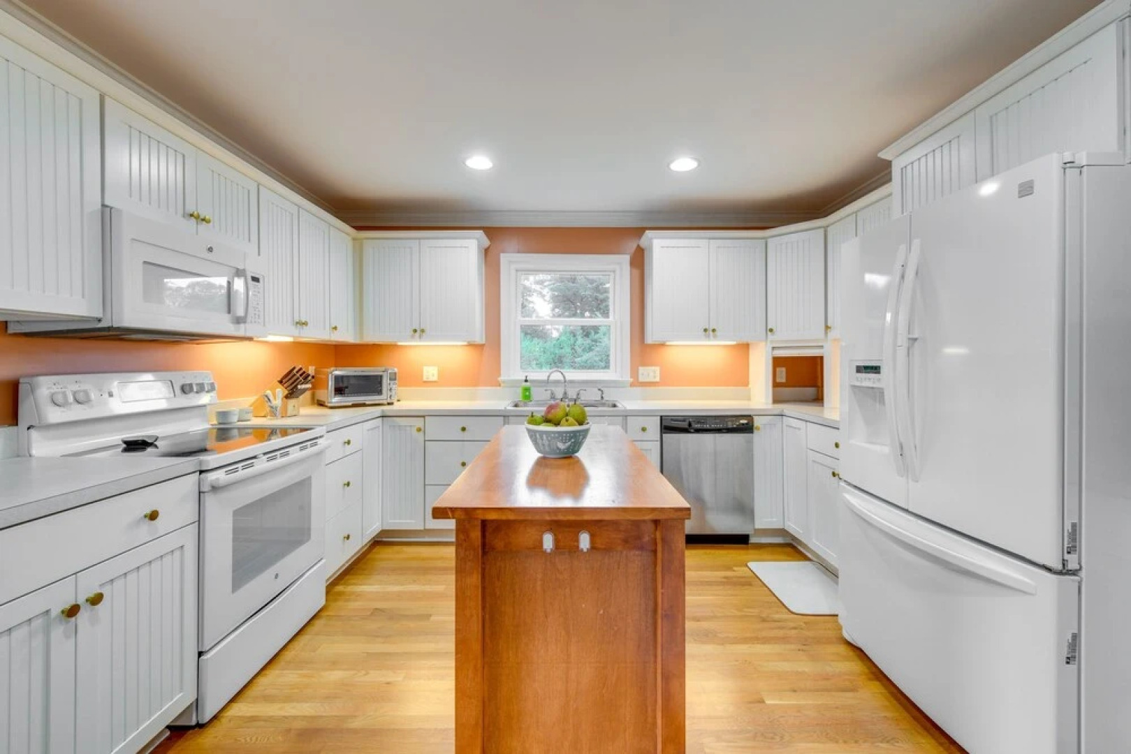 Riverfront Virginia Home - Dock, Fire Pit & Kayaks