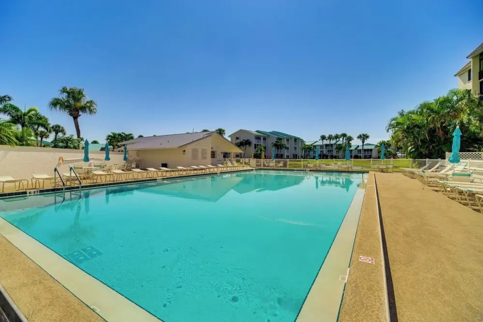 2 Mi to Fort Pierce Jetty: Coastal Florida Condo