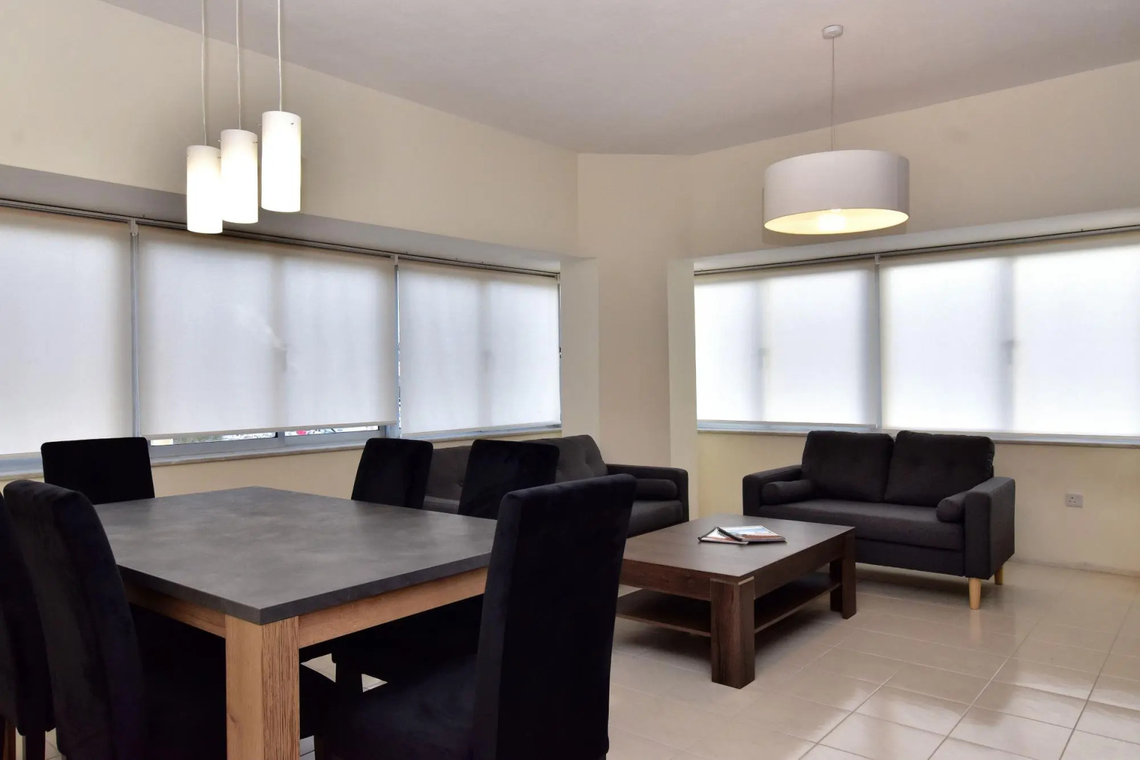 Bright and Spacious 2 Bedroom Apartment with Harbour View - 3