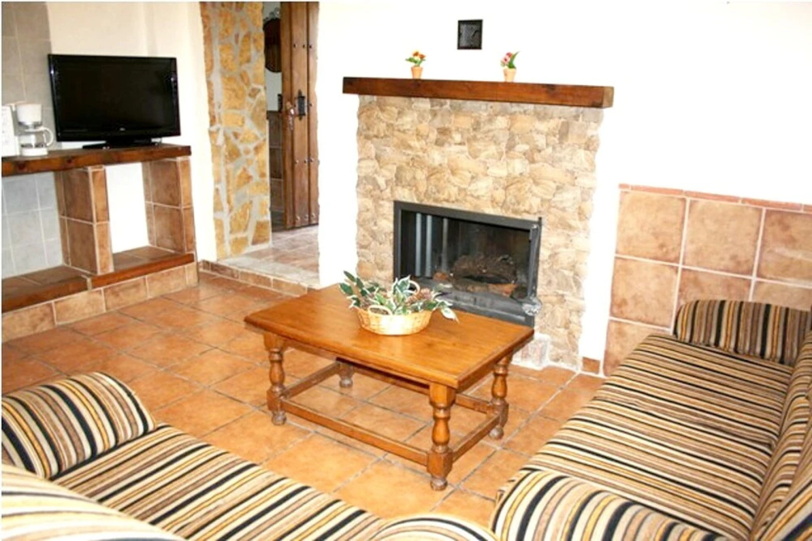 House With 2 Bedrooms in Montefrío, With Wonderful Mountain View, Priv