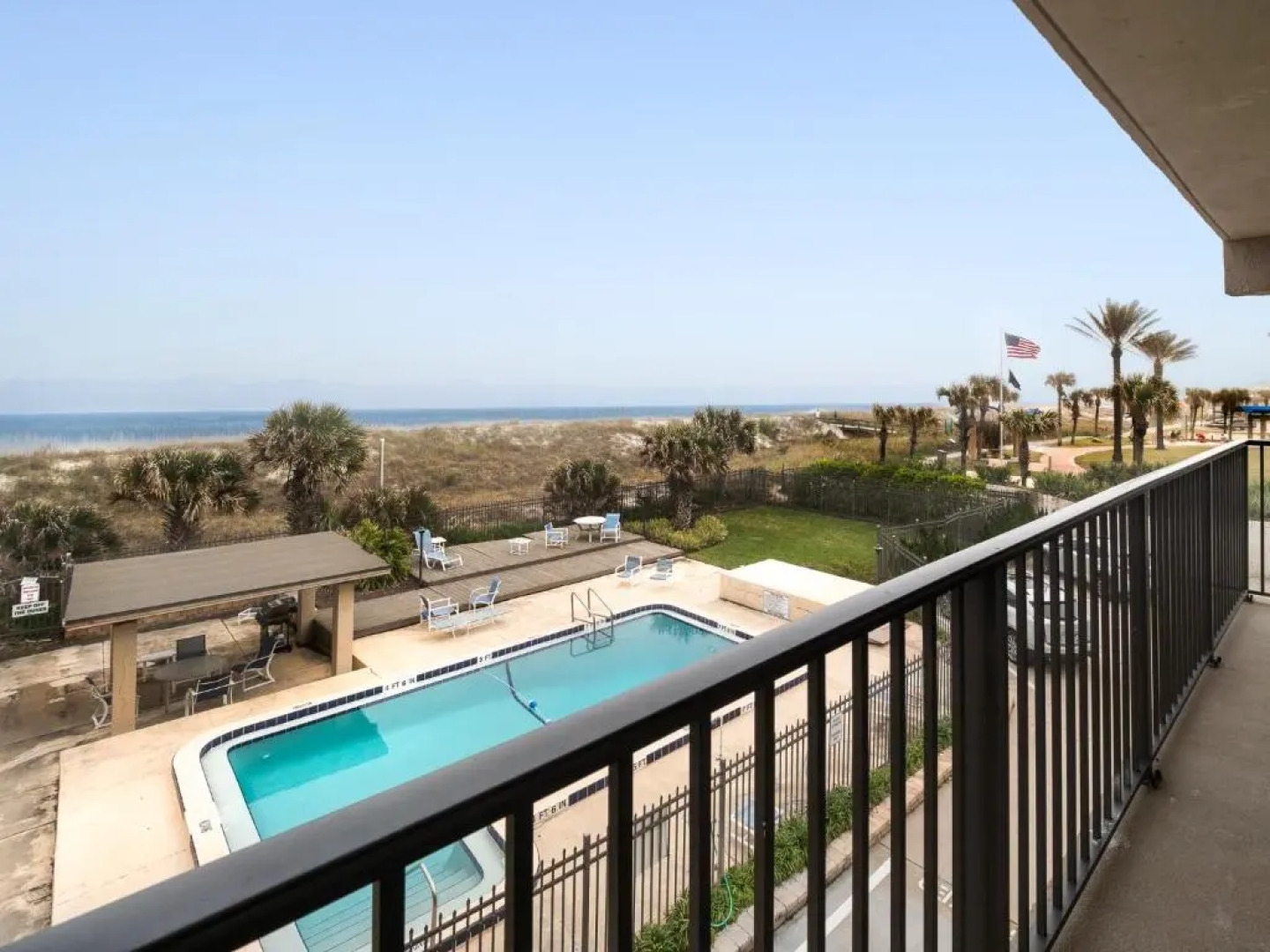 Beachcomber 304, 2BRs, Pool, Beach, Near Mayo Clinic, Sleeps 4