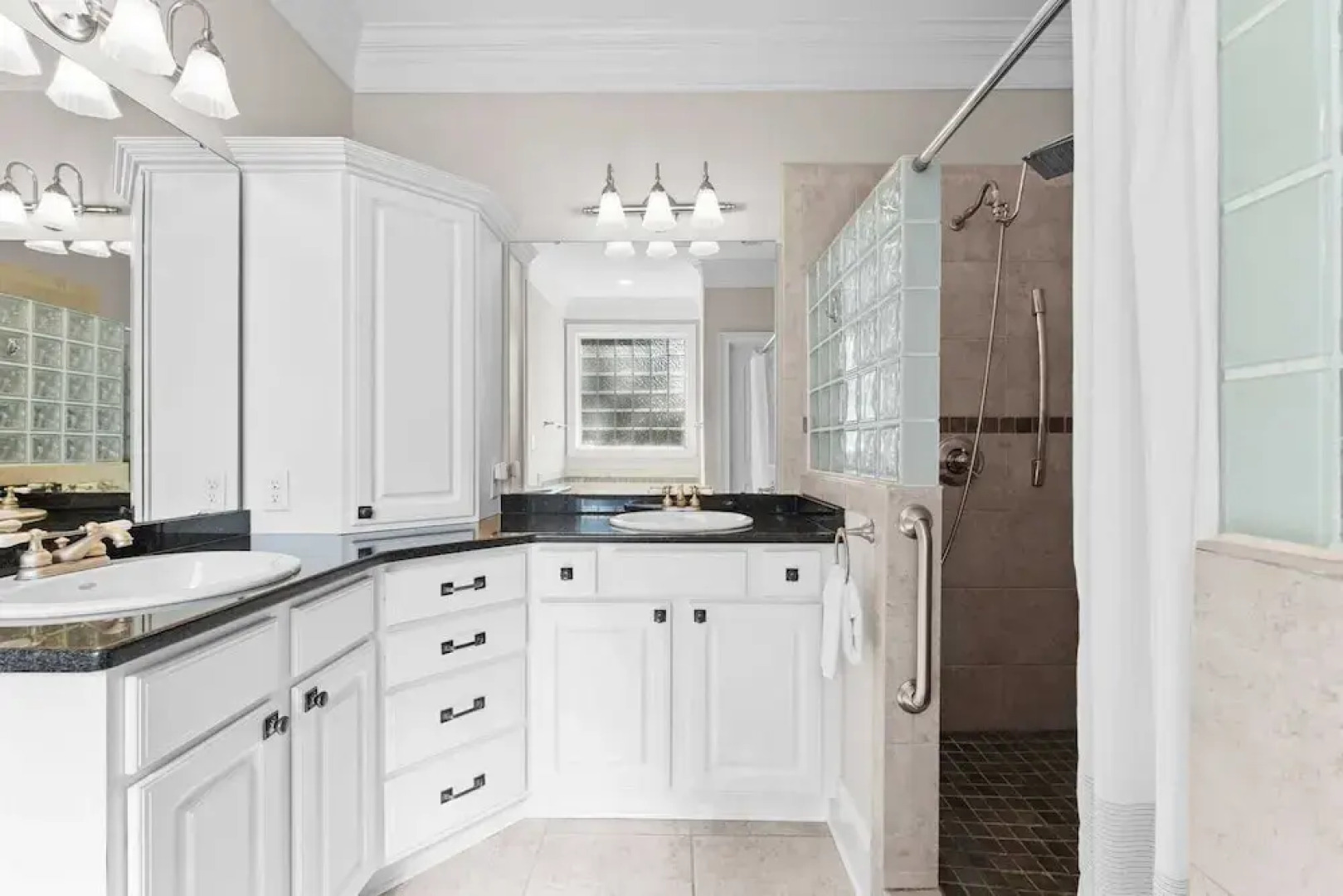 Sunset Pointe by Avantstay Waterfront, Beach, Fire Pit Sleeps 14 5bdr 4BA